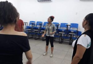Eu vou corrigir sua técnica vocal por áudio para cantar melh...