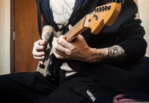 Eu vou gravar um riff/solo estilo alt para sua música