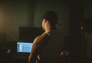 Eu vou produzir um beat ou trilha exclusiva em qualquer gêne...