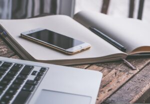 Eu vou digitar e formatar seus textos e documentos no Word.