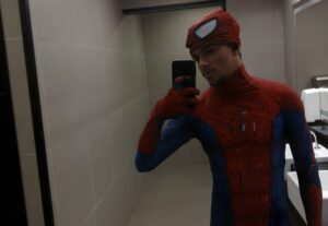 Eu vou ser o seu Homem-aranha através da sua tela