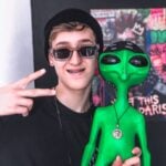 Eu vou editar seus vídeos com simples com carinho e qualidad...