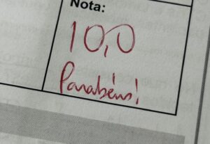 Eu vou corrigir seu trabalho da faculdade