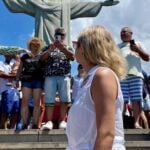 Eu vou remover objetos e pessoa indesejadas das imagens.