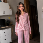 Eu vou Criar uma modelo IA realista para seu produto em 24h