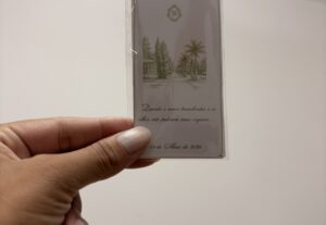 Eu vou criar convites, monogramas e papelarias digitais.