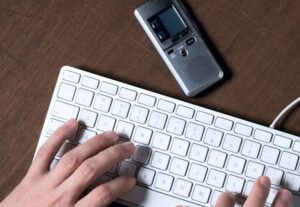 Eu vou fazer transcrição de áudios e formatação ABNT