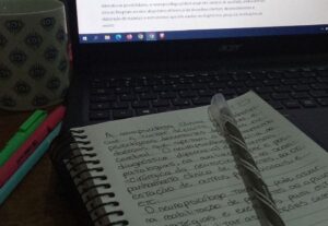 Eu vou escrever e revisar redações de todos os tipos
