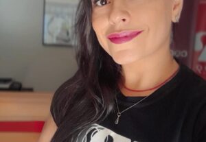 Eu vou fazer Locução voz feminina natural que traz resultado...
