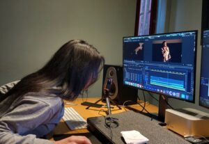 Eu vou editar seus vídeos brutos e transformo em Reels/TikTo...