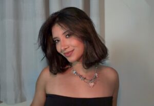 Eu vou Atuar como apresentadora - ugc, gravo e edito vídeos.
