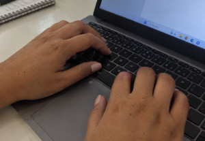 Eu vou Digitar e organizar textos, documentos e listas.